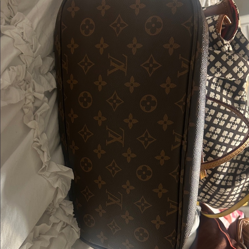 Louis Vuitton Brown Monogram Tote , 2019, MM - Picture 6 of 13